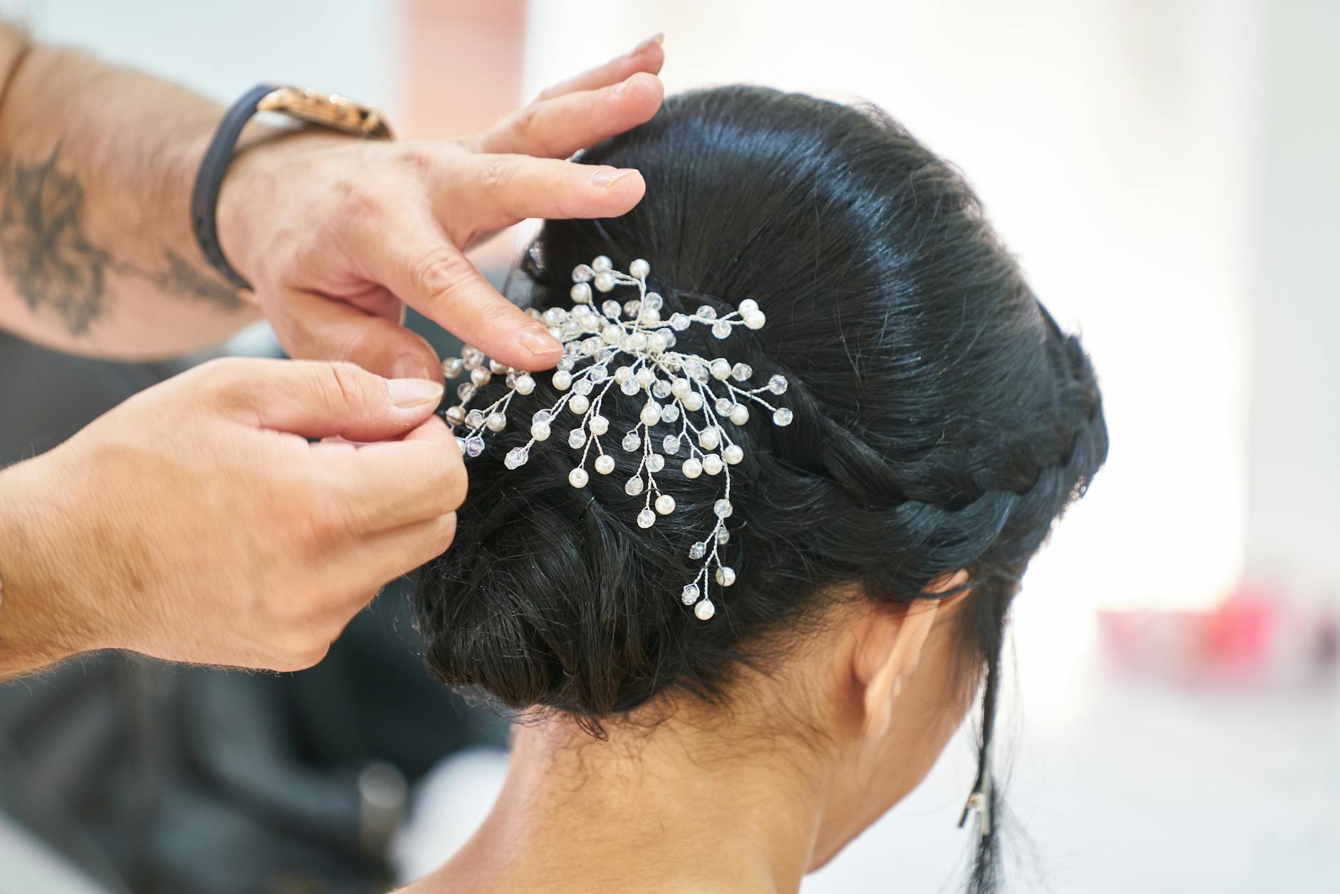 Wedding Hair Timeline: When to Book and What to Plan